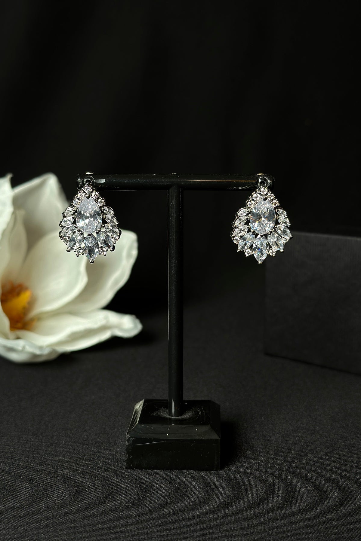Elegante Wassertropfen-Zirkonia-Ohrstecker