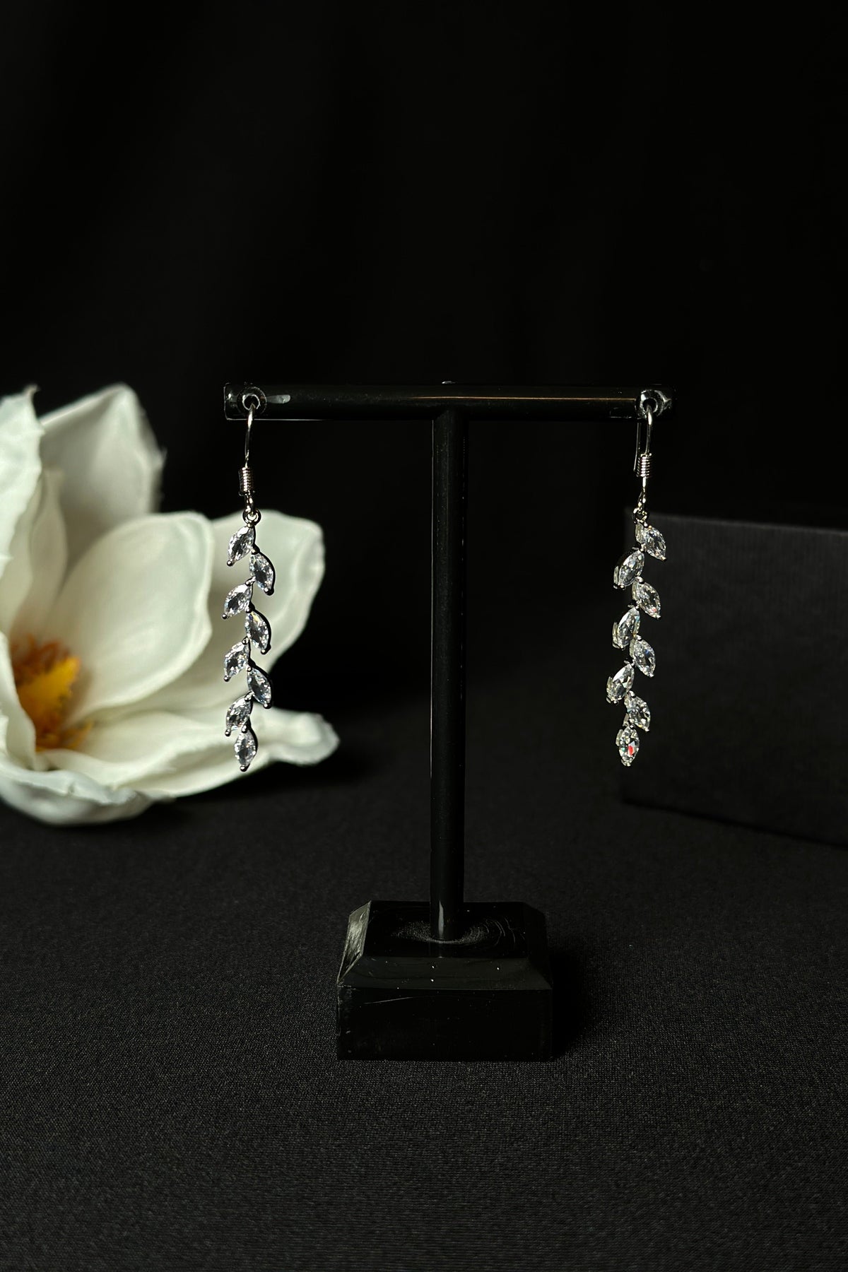 Elegante Blatt-Zirkon-Hochzeitsohrringe – Perfekt für den großen Tag